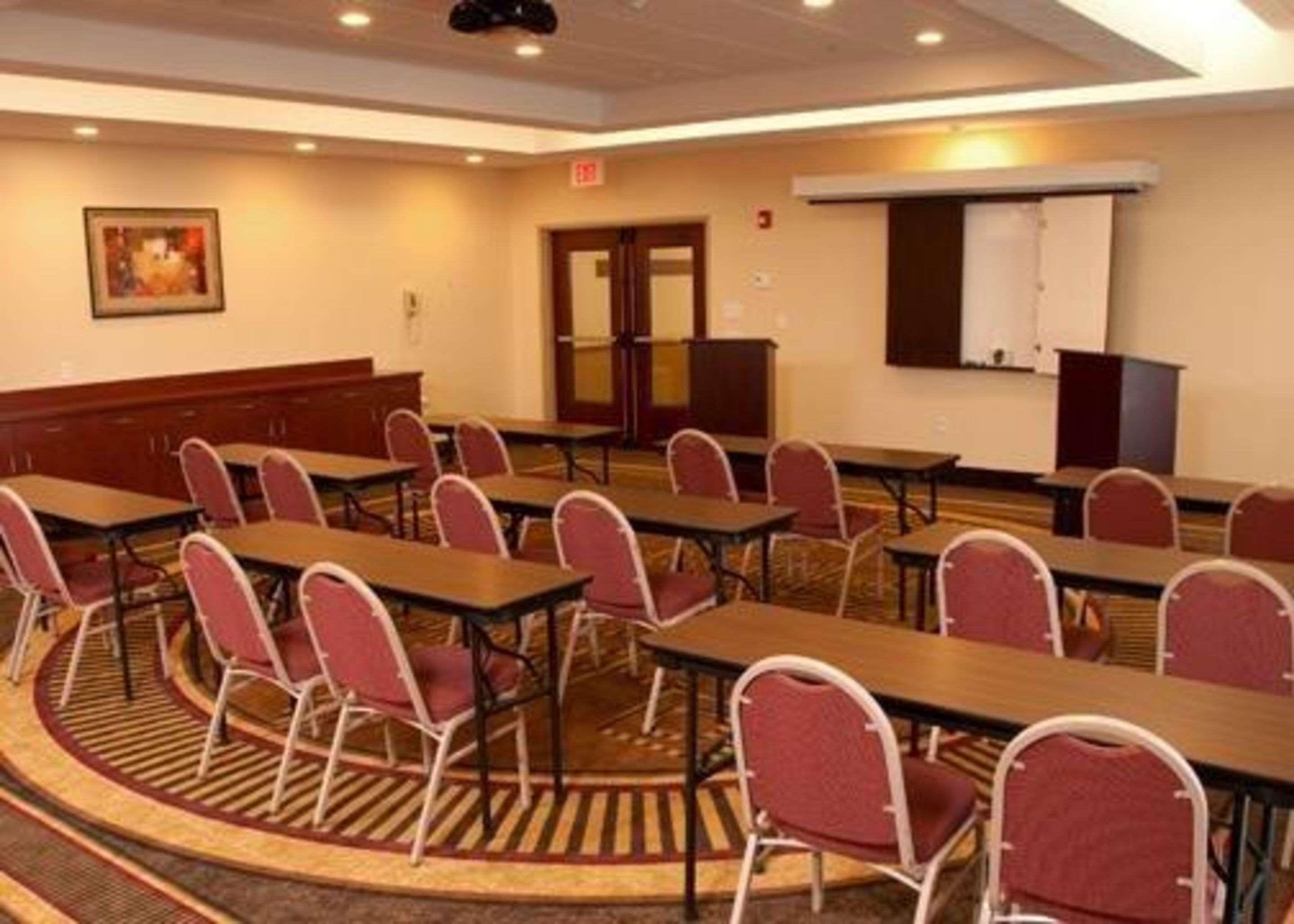 Comfort Inn & Suites Kent - University Area エクステリア 写真