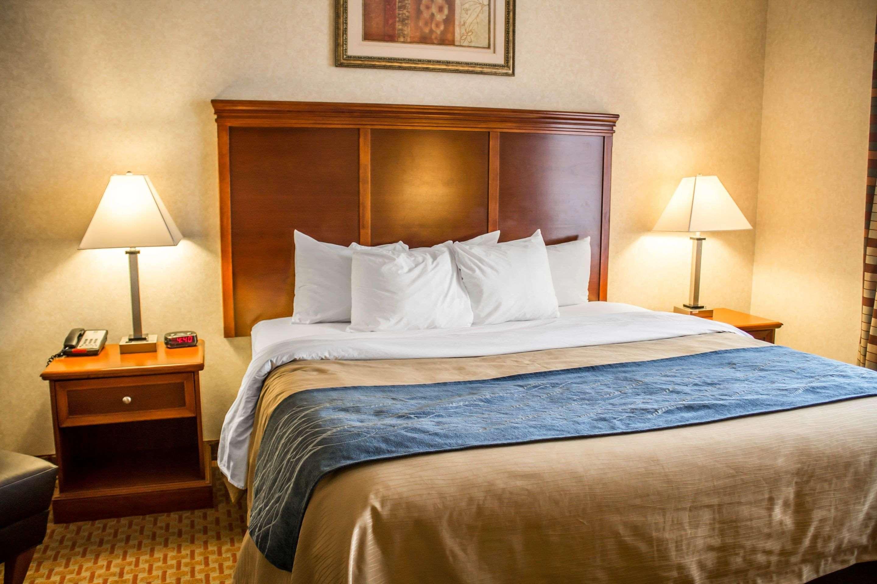 Comfort Inn & Suites Kent - University Area エクステリア 写真