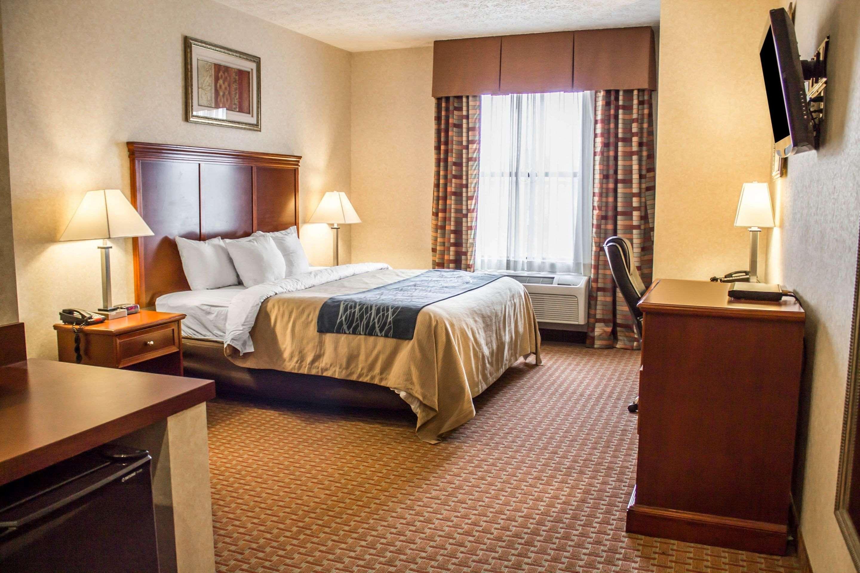 Comfort Inn & Suites Kent - University Area エクステリア 写真