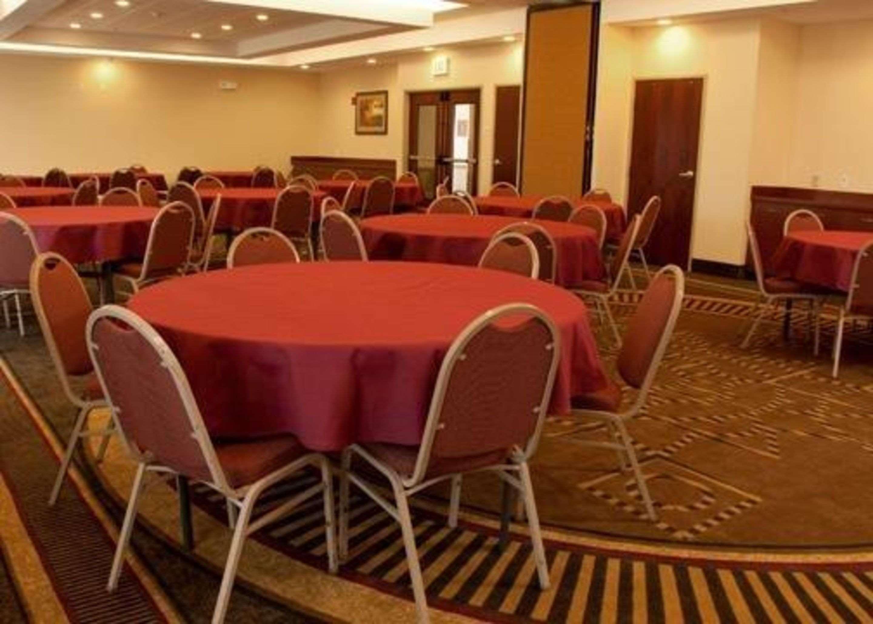 Comfort Inn & Suites Kent - University Area エクステリア 写真