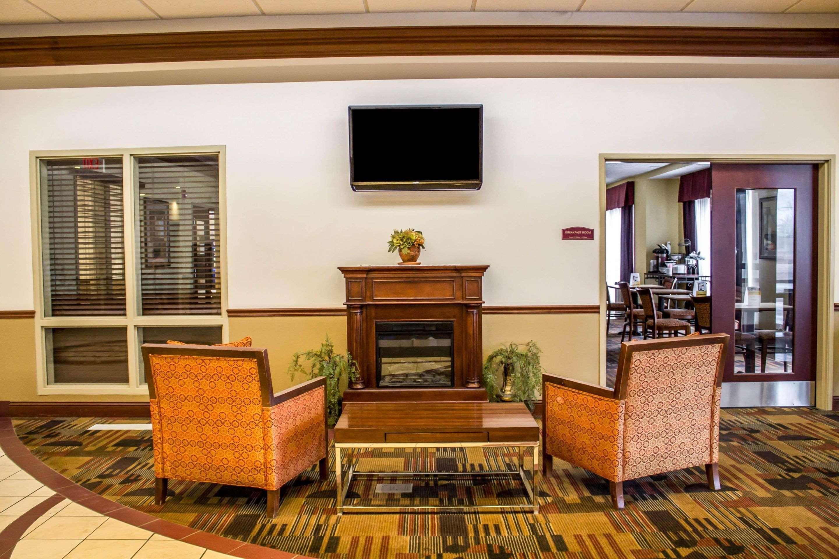 Comfort Inn & Suites Kent - University Area エクステリア 写真