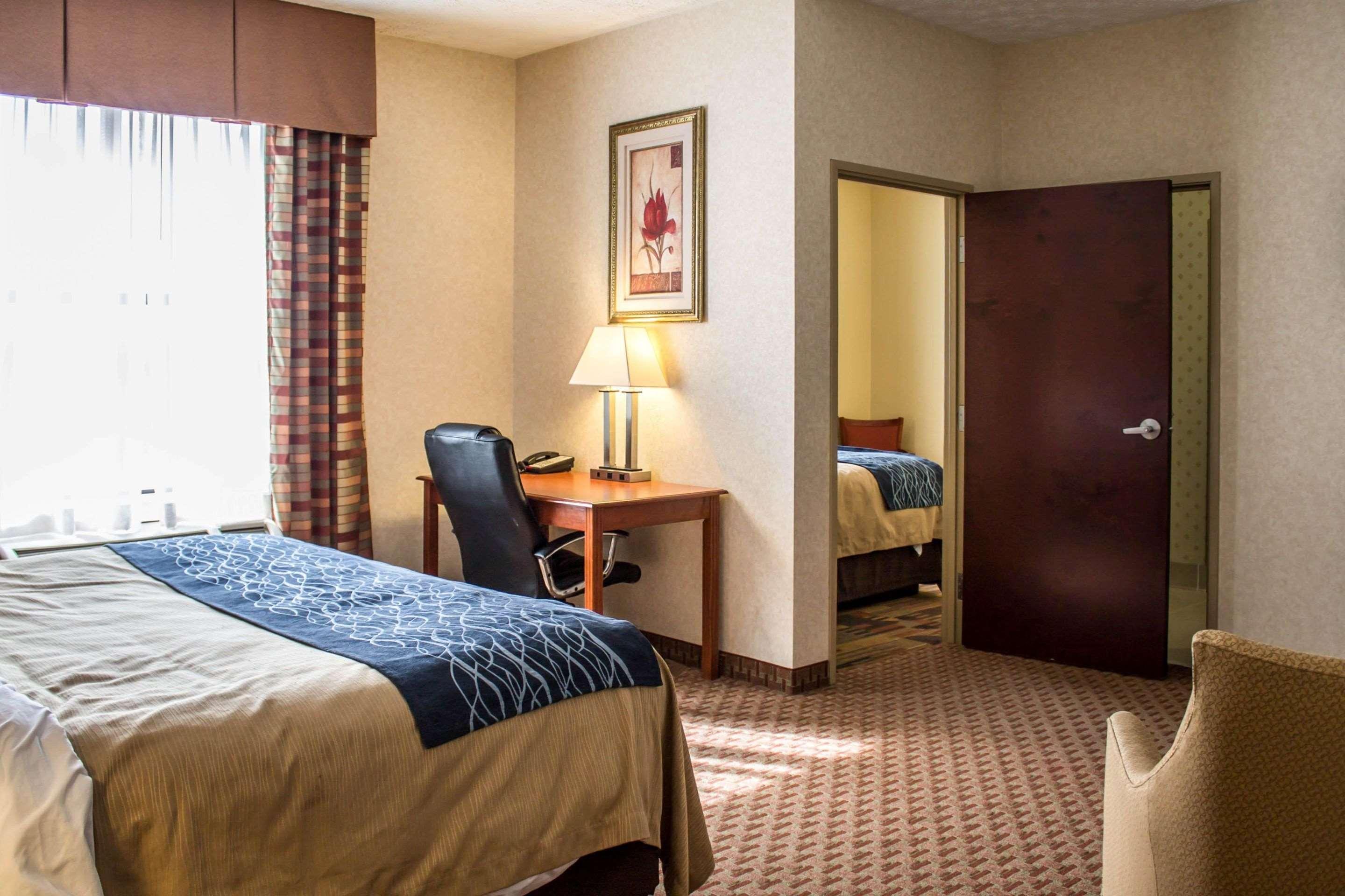 Comfort Inn & Suites Kent - University Area エクステリア 写真