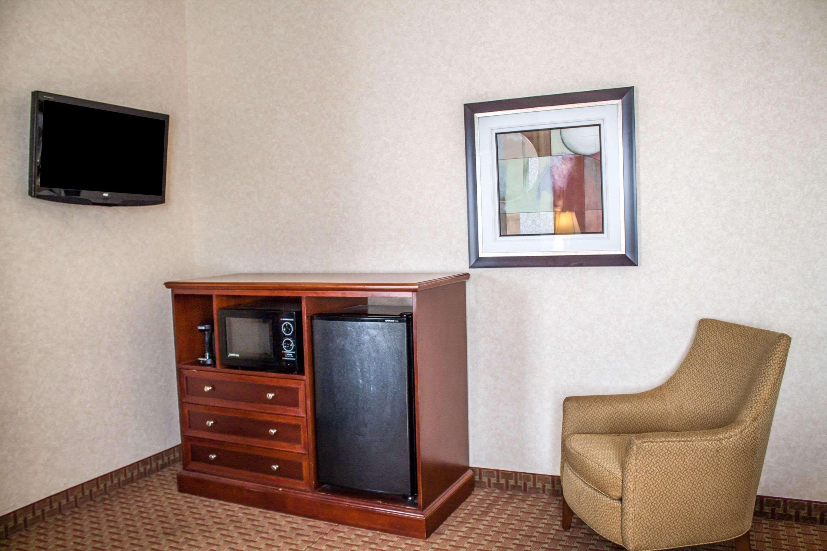 Comfort Inn & Suites Kent - University Area エクステリア 写真