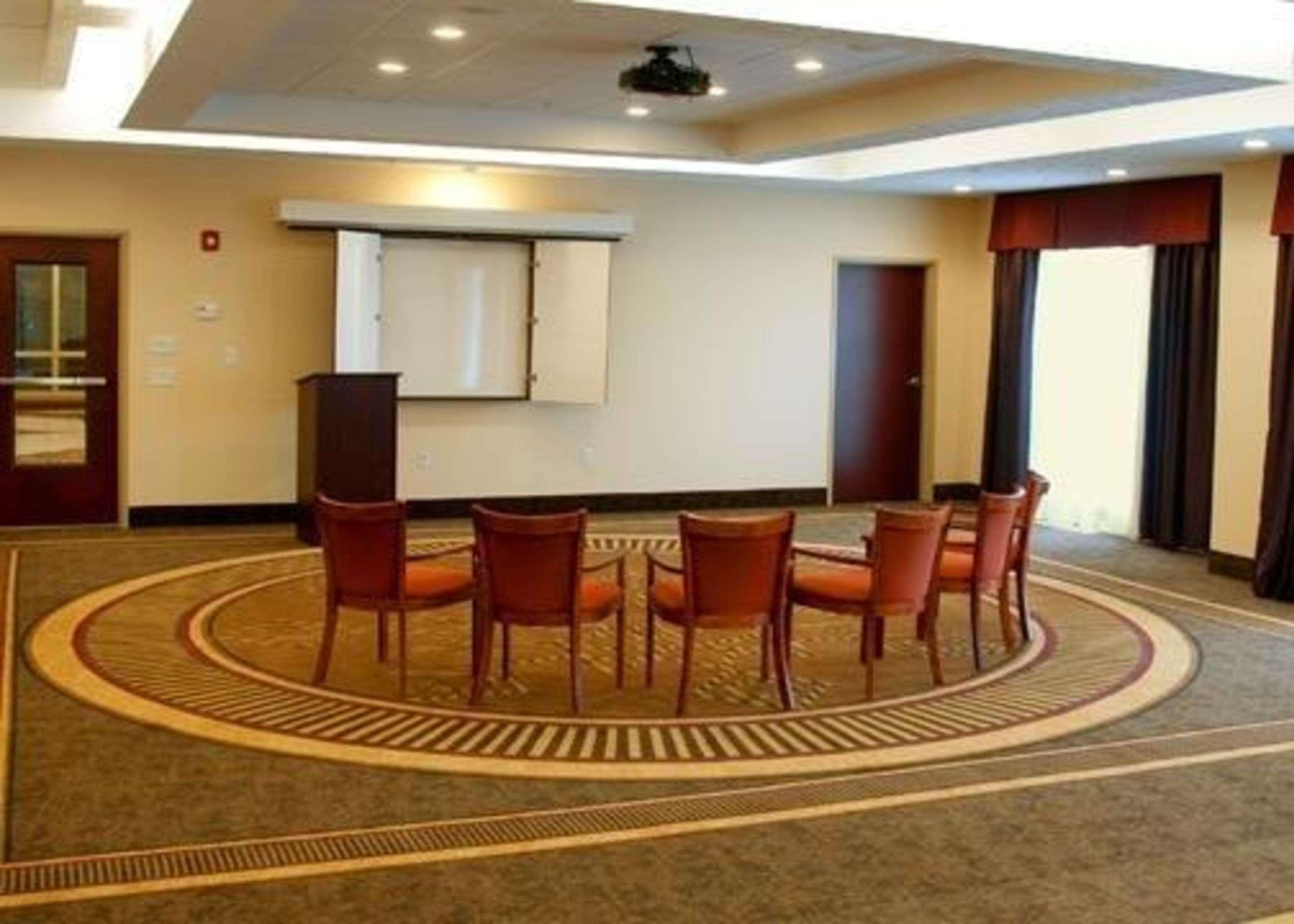 Comfort Inn & Suites Kent - University Area エクステリア 写真