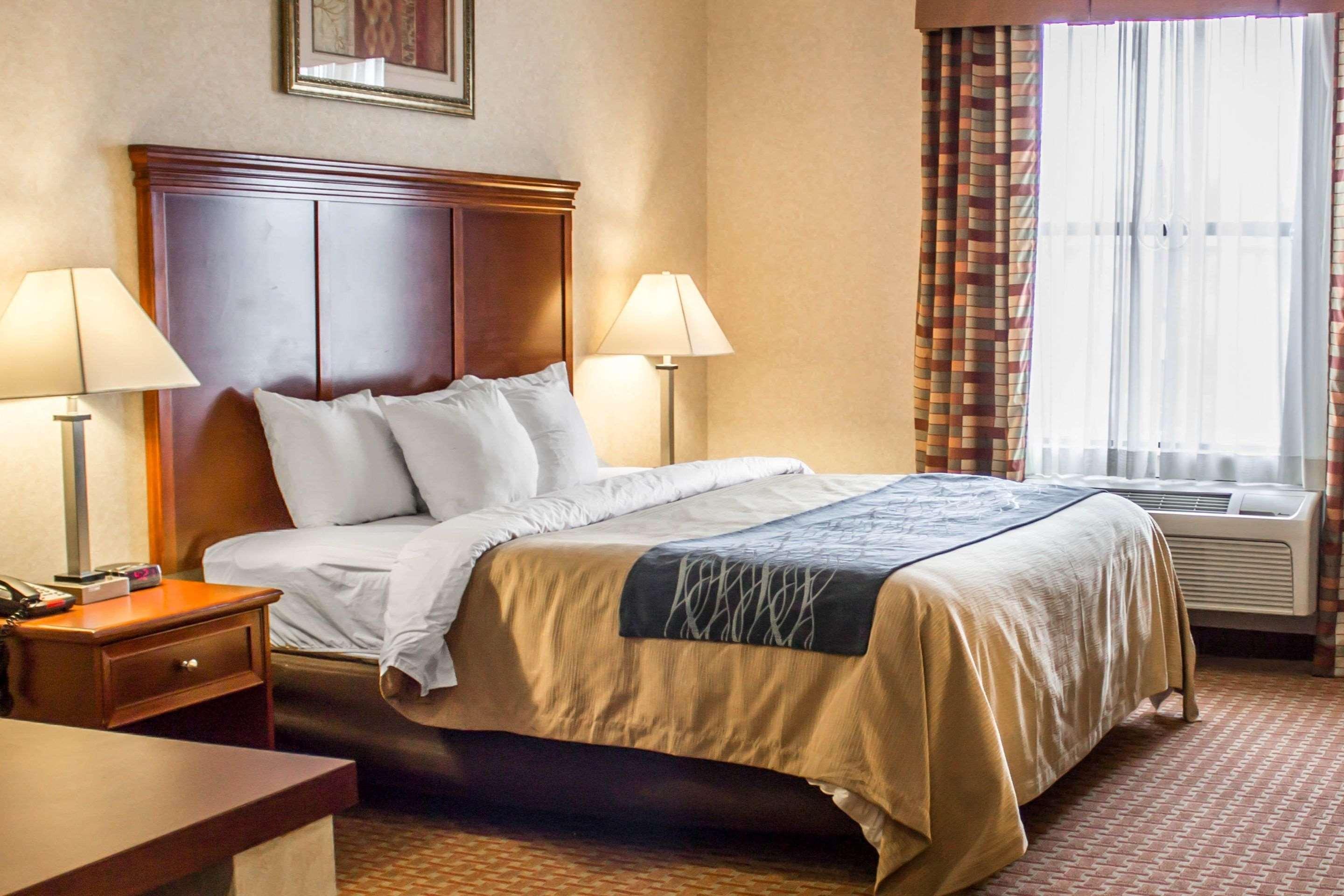Comfort Inn & Suites Kent - University Area エクステリア 写真