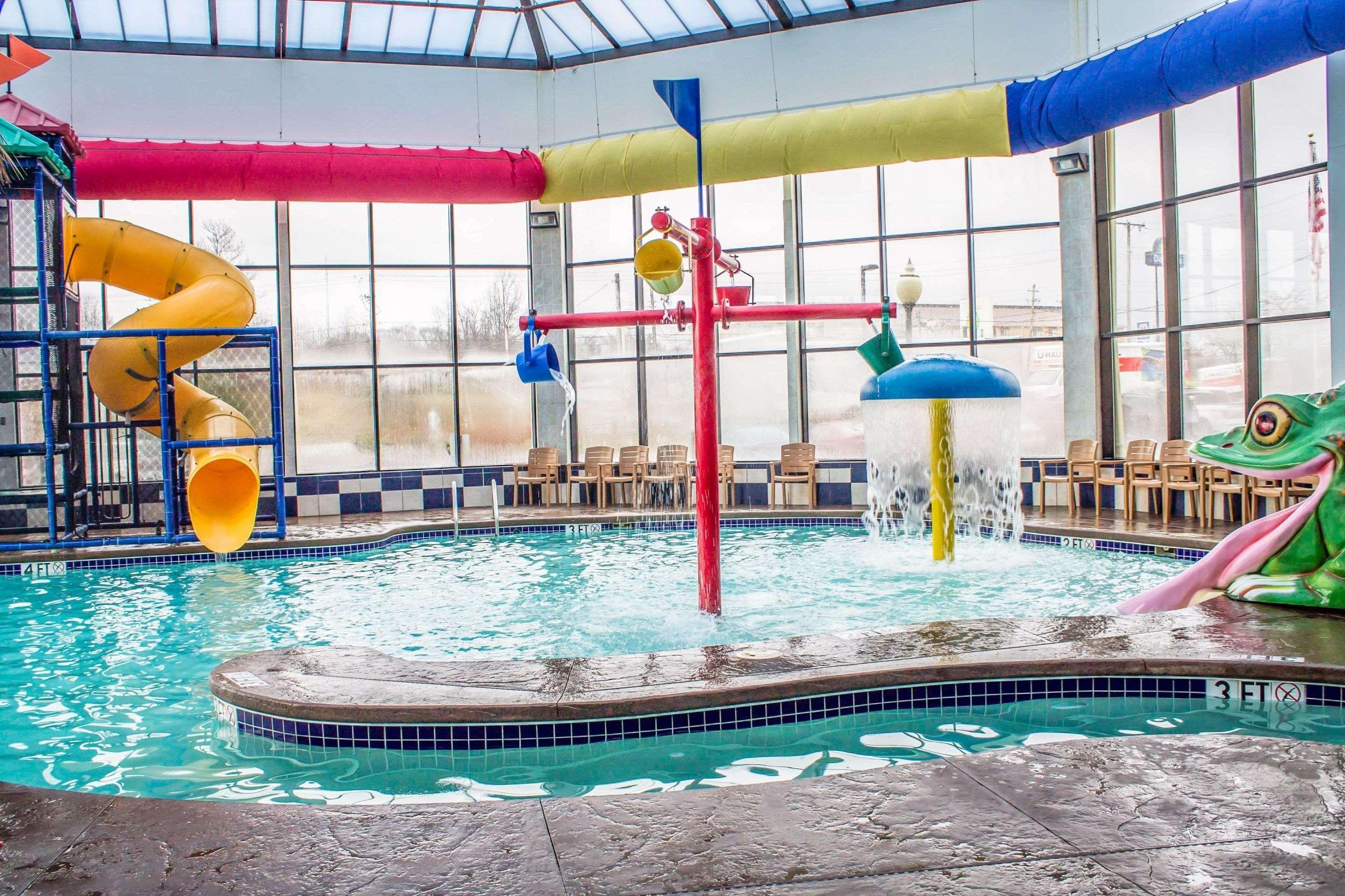 Comfort Inn & Suites Kent - University Area エクステリア 写真