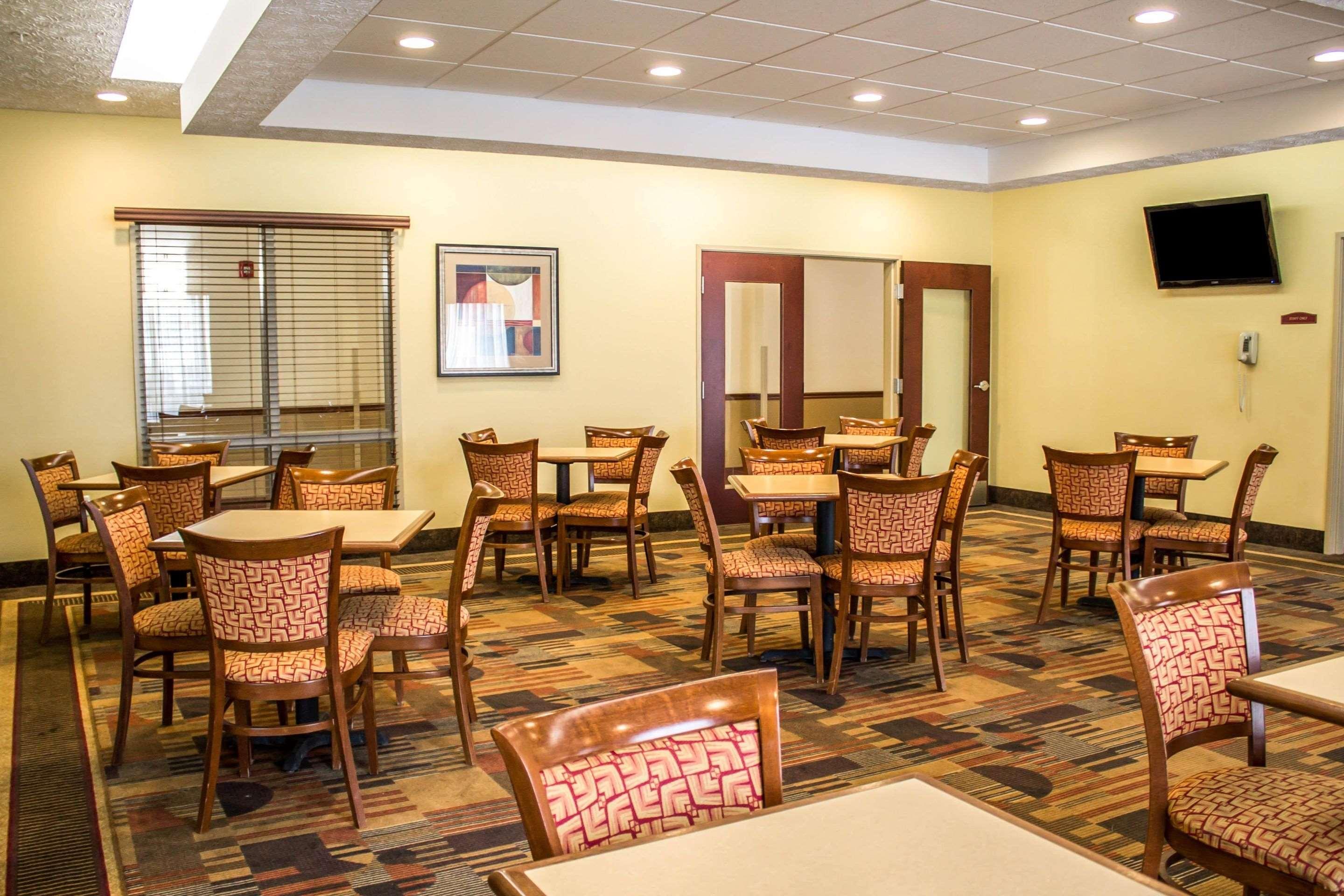 Comfort Inn & Suites Kent - University Area エクステリア 写真