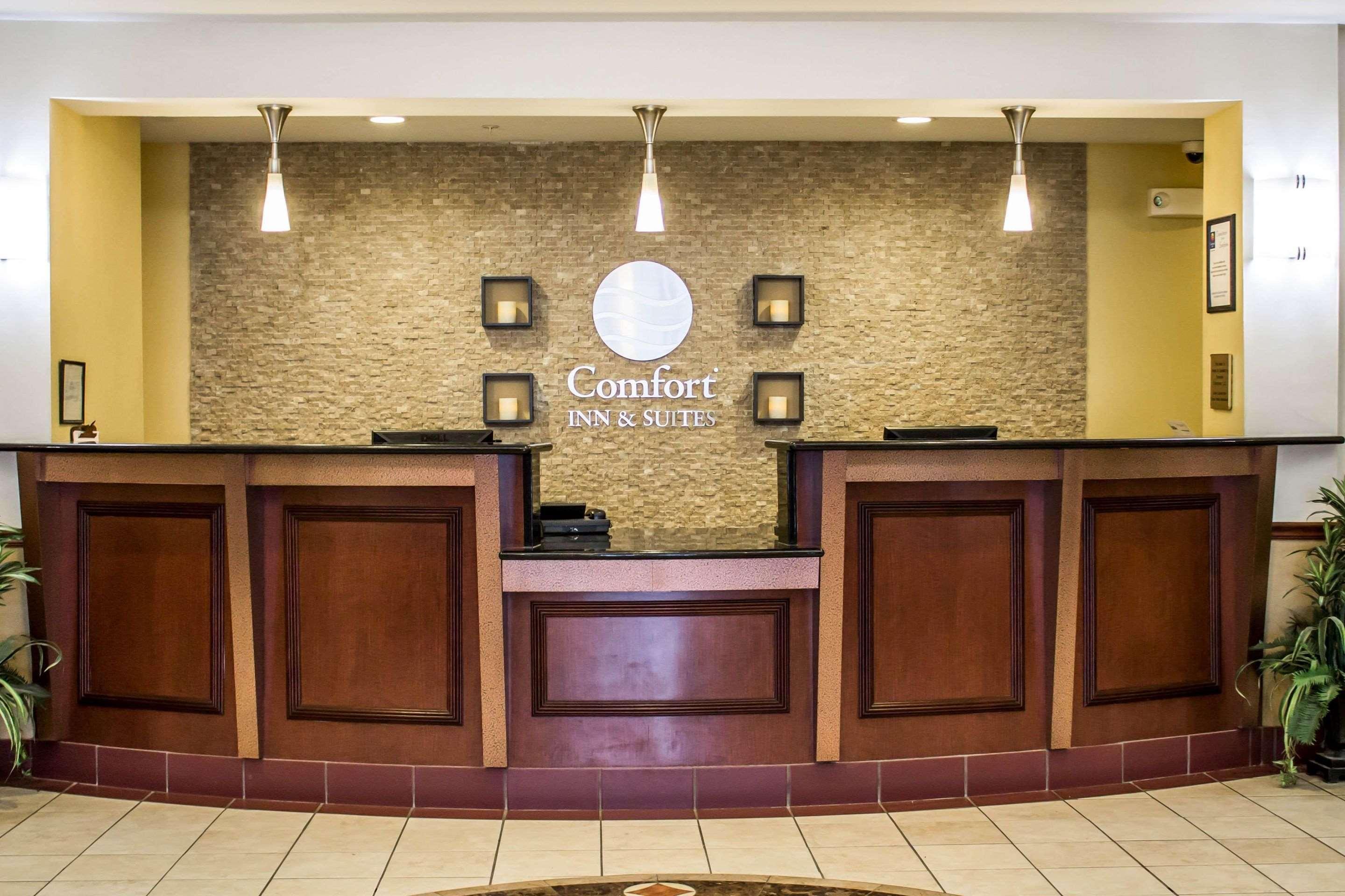 Comfort Inn & Suites Kent - University Area エクステリア 写真
