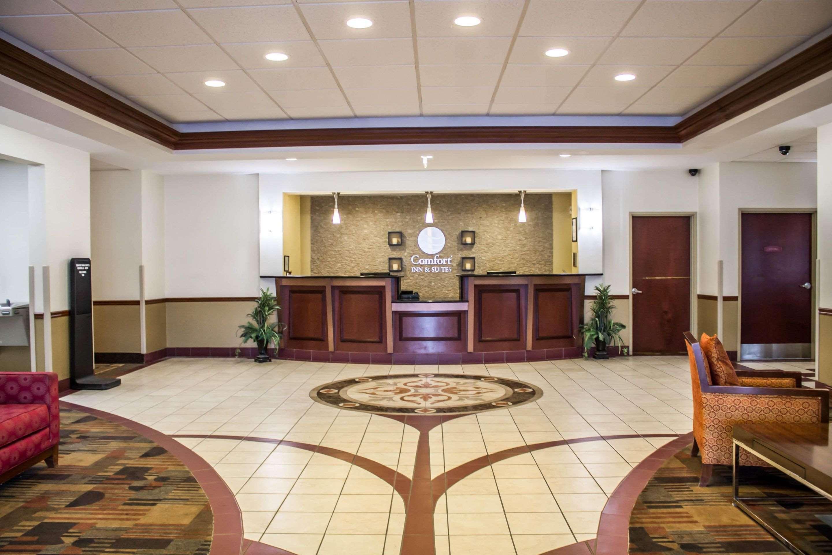 Comfort Inn & Suites Kent - University Area エクステリア 写真