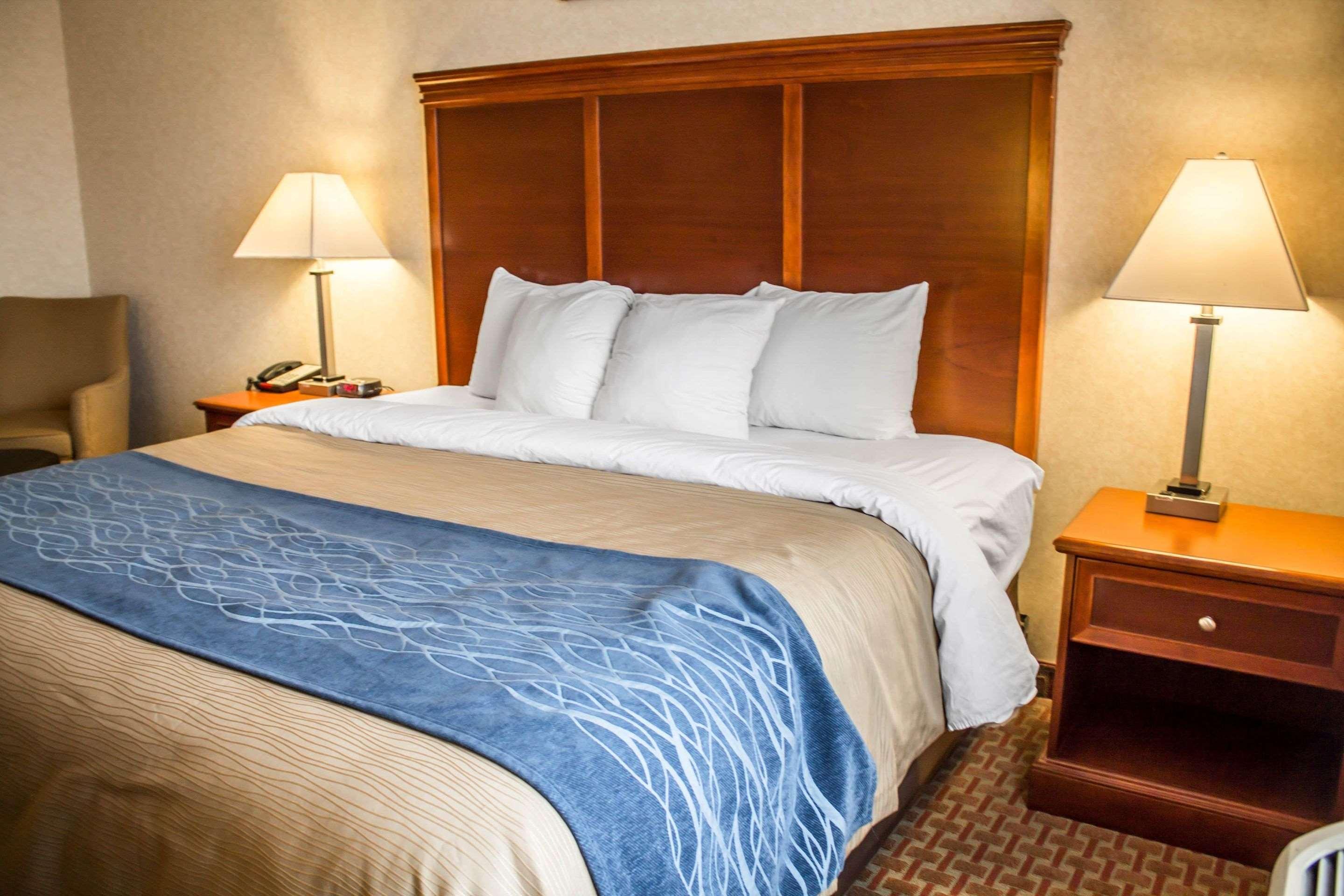 Comfort Inn & Suites Kent - University Area エクステリア 写真