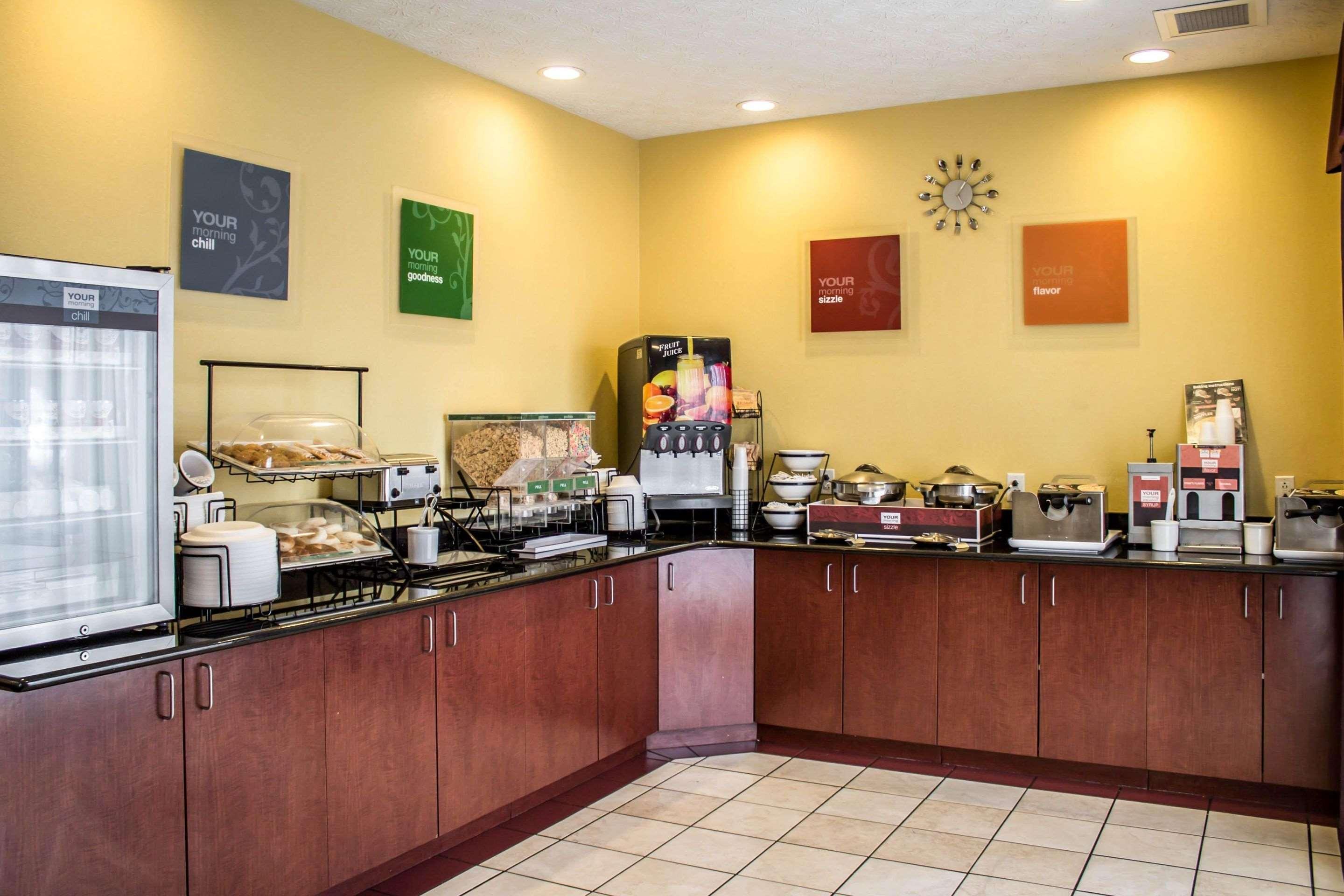 Comfort Inn & Suites Kent - University Area エクステリア 写真